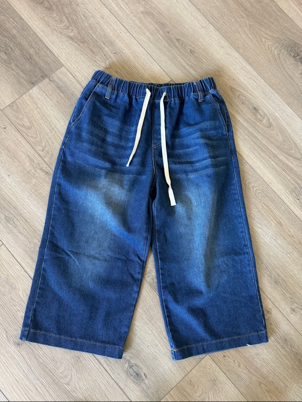 Women’s Wide-Leg Cropped Denim Jeans - Blue. Size small. Size medium. New